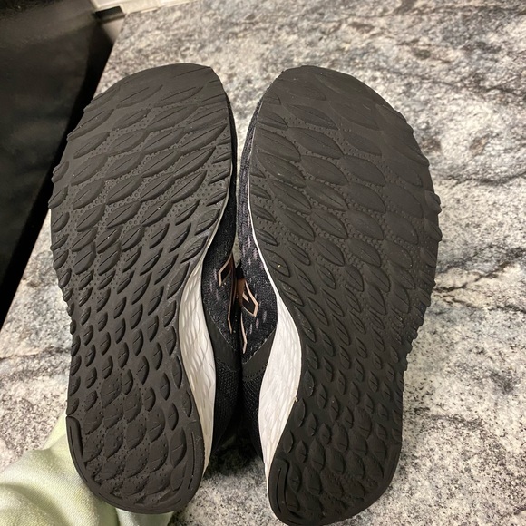 Women’s size 6 New Balance Fresh Foam Arishi shoes - Picture 8 of 8